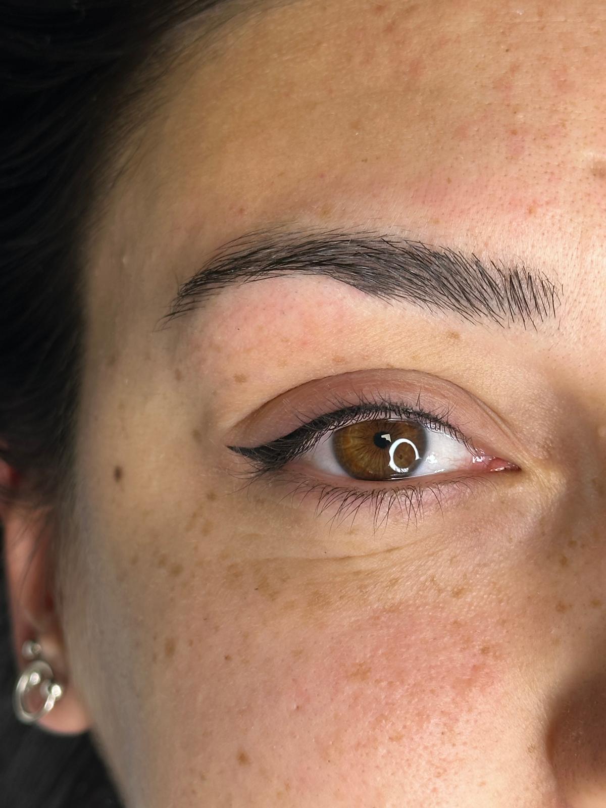 Eyeliner Semipermanente, foto del lavoro 1